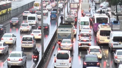 Yağmurun etkili olduğu İstanbul’da trafik yoğunluğu arttı
