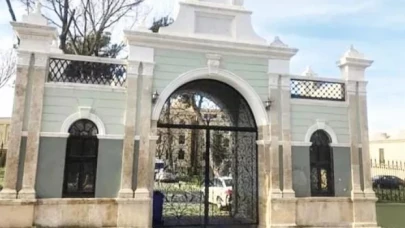 Bakanlık peşine düştü: Paşa Kapısı'nın kitabesi kayıp