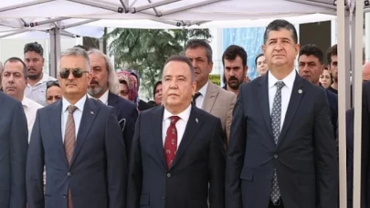 Başkan Böcek yeni eğitim öğretim  yılını öğrencilerle birlikte karşıladı