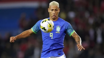 Fransa'daki dostluk maçında Richarlison'a muz atıldı