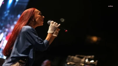 Leman Sam, Batıkent Vedat Dalokay Parkı’nda binlerce Yenimahalle sakinine konser verdi