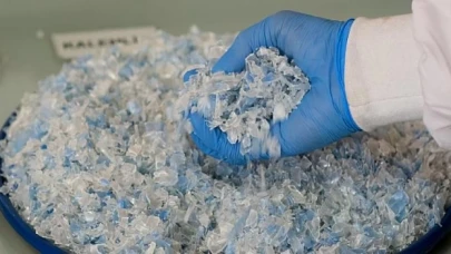 Pet şişe atıklarından doğa dostu terlik hammaddesi üretildi