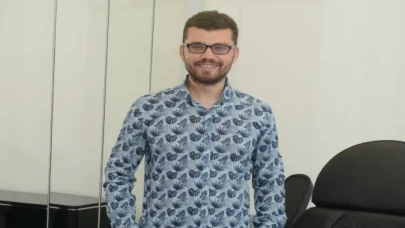 Yüz ifadesi göz kapaklarıyla değişebiliyor