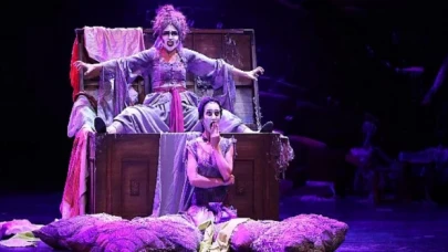 Antalya Şehir Tiyatroları Doğu Garajı sahnesi açıldı