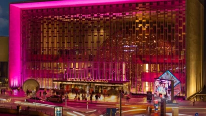 Atatürk Kültür Merkezi, farkındalık için pembe renge büründü