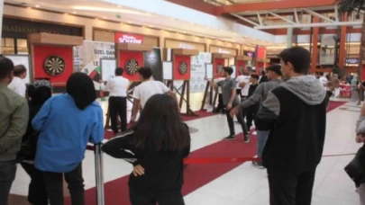 Diyarbakır’da AVM’de ’dart’ keyfi
