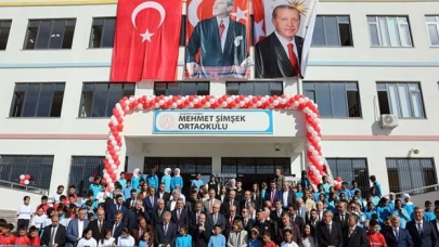 Eski Başbakan Yardımcısı Mehmet Şimşek'in ismi okula verildi