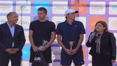 Gaziantep’te ’Cup Tenis’ finalistleri kupalarına kavuştu