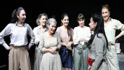 İBB Şehir Tiyatroları’nın Ödüllü Oyunu “Yaftalı Tabut” Kartal’da Sahnelendi