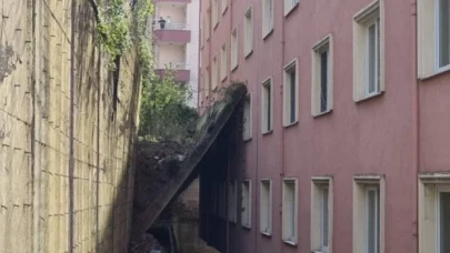 Zonguldak’ın Alaplı ilçesinde bir sitenin istinat duvarı çöktü