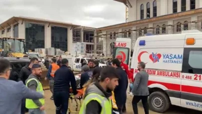 Batman’da cami inşaatında iskele çöktü; 2’si ağır 14 işçi yaralandı