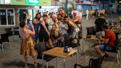Bekarlığa veda partilerinin popüler destinasyonu Malaga’da şişme bebekler ve erotik kostümler yasaklanacak