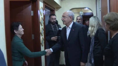 CHP Genel Başkanı Kılıçdaroğlu, FOX TV Ankara Temsilcisi Tülay Ünal Öçten’in evine giderek taziye ziyaretinde bulundu