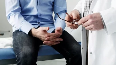 Doktorun sistemini ele geçirip, erkek hastaya 'hamile' raporu verdiler