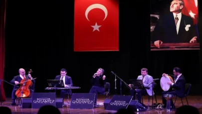 Gaziantep Atatürk’ü şarkılarla andı