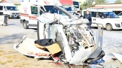 İki araba çarpıştı; 2 ölü, 2 yaralı