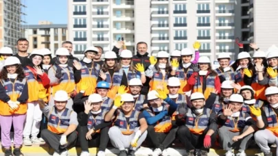 İstanbul Silivri’de afet gönüllüri yetişiyor