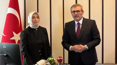 Mahir Ünal, grup başkanvekilliği görevini Özlem Zengin’e devretti