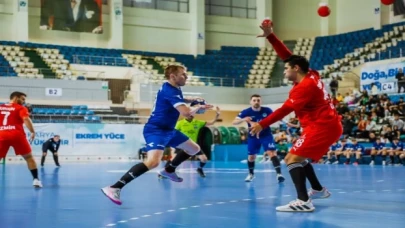 Sakarya taraftarının önünde İzmir’i rahat geçti