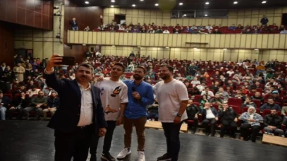 Sosyal medya fenomenleri Bursa Yıldırım’da gençlerle buluştu