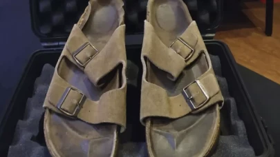 Steve Jobs'un sandaletleri 218 bin dolara satıldı