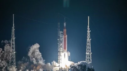 Uzay Fırlatma Sistemi’nin Boeing tarafından geliştirilen alt çekirdek kademesi, NASA’nın ilk Artemis Ay görevine güç veriyor