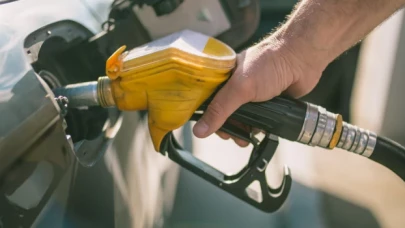 Benzine 1 lira 7 kuruş zam bekleniyor