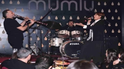 Hüsnü Şenlendirici ve Aslızen, Kaan Efe bebek için sahne aldı