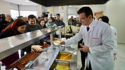 İmamoğlu, Sultanbeyli’de açılan kent lokantasında ilk servisi yaptı