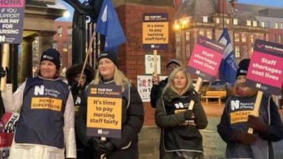 İngiltere'de hemşireler bir hafta içinde ikinci kez grevde