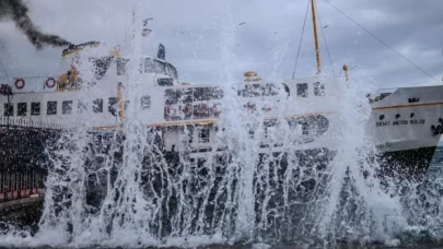 İstanbul’da şiddetli lodos: Bazı vapur seferleri yapılamıyor