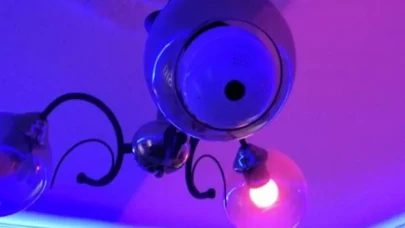 İstanbul'da ünlü bir kafenin tuvaletinde gizli kamera bulundu