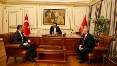 Mansur Yavaş, Ekrem İmamoğlu’na destek için Saraçhane’deydi