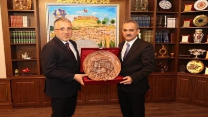 Milli Eğitim Bakanı Mahmut Özer, Nevşehir Belediyesi’ni ziyaret etti
