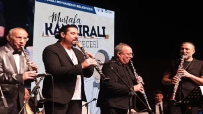 Mustafa Kandıralı’yı anma gecesinde yer yerinden oynadı