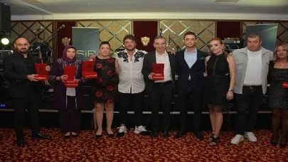 Sir Giyim, 2022’deki başarısını Sakiler grubuyla kutladı