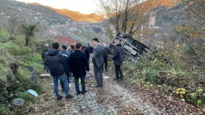 Zonguldak'ta öğrencileri taşıyan servis devrildi: 1 ölü, 15 yaralı