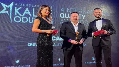 4. Uluslararası kalite ödüllerinde Ünal Memiç, 'Yılın yardımsever iş adamı’ ödülüne layık görüldü