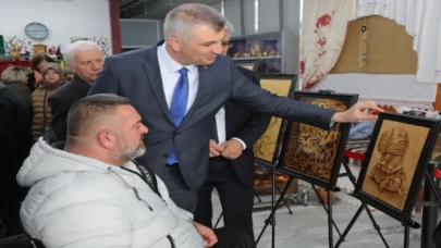 Ahşap yakma sanatı eserleri sergileniyor
