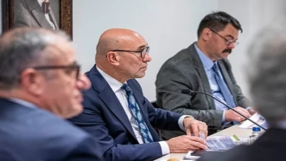 Başkan Soyer, 11 ilçe belediye başkanıyla bir araya geldi: “Yoksulluğa karşı birlikte mücadele şart”