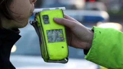 Bozuk alkolmetre yüzünden ehliyetine el konulan kişiye tazminat ödenecek