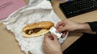 Gözaltındaki annesine köfte ekmek içinde uyuşturucu getirdi