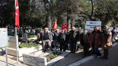 Huzurevi Sakinleri Topçu Yüzbaşı’nı Mezarı başında andı