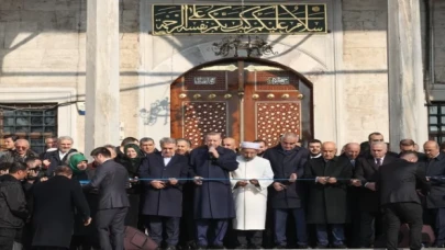 İstanbul’da restorasyonu tamamlanan Yeni Camii açıldı