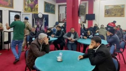 İzmir’de yardımlaşma derneğine ikinci kumar baskını: 89 kişiye 360 bin TL ceza