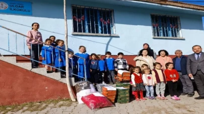 Manisa’da sömestir hediyeleri öğrencilere ulaştırılıyor