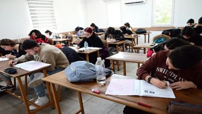Öğrenciler, Türkiye geneli deneme sınavına girdi