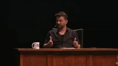 Oğuzhan Uğur: Resmen slogan atasım var; beni zorla solcu yapacak