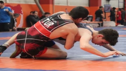 Şampiyon güreşçilere Düzce’de turnuvalı anma