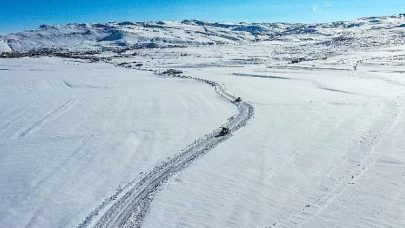 Van’da Kırsalda Karla Mücadele Aralıksız Sürüyor